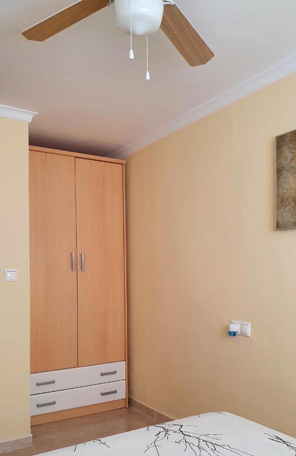 Piso Familiar Con Amplia Terraza 300m De La Playa Appartement